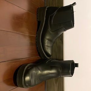 Old Navy Size 6 combat boots